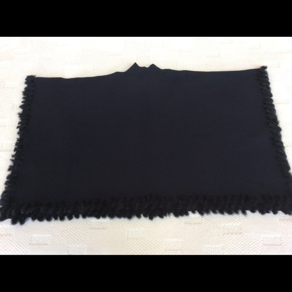 Cape - Picture 4 of 5